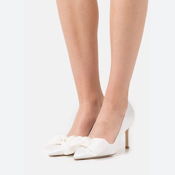 Revolve Stuart Weitzman White Anny Bow-detailed Pumps - Picture 1 of 12